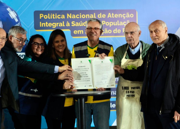Governo amplia assistência em saúde para pessoas em situação de rua com investimento milionário