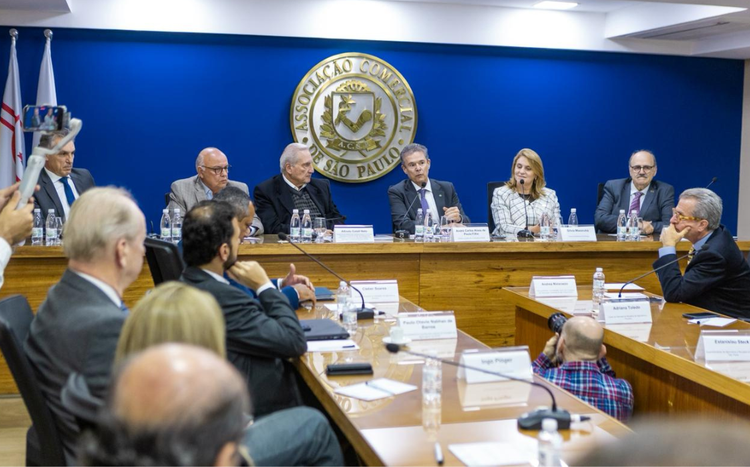Governo desenha metas ousadas para o agro em debate com empresários em São Paulo