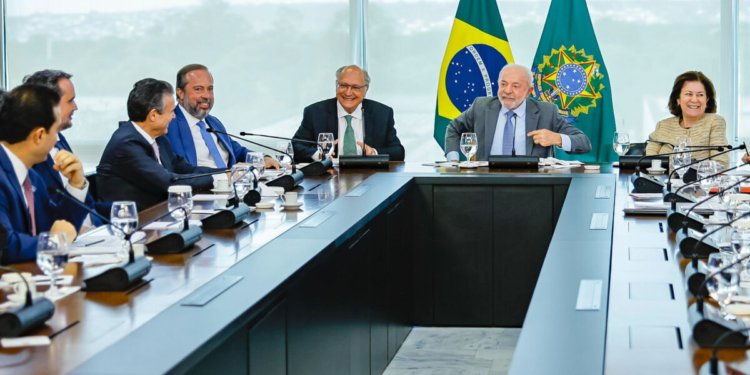 Governo planeja elevar mistura de etanol na gasolina para 32% para reduzir importações