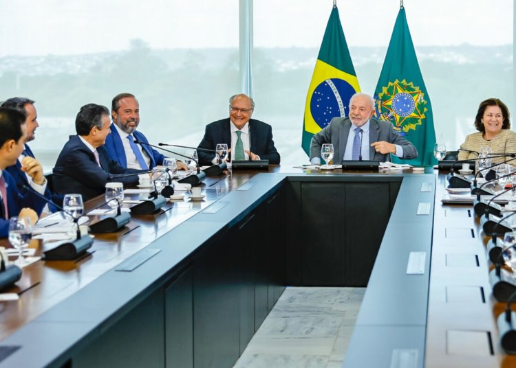 Governo planeja elevar mistura de etanol na gasolina para 32% para reduzir importações