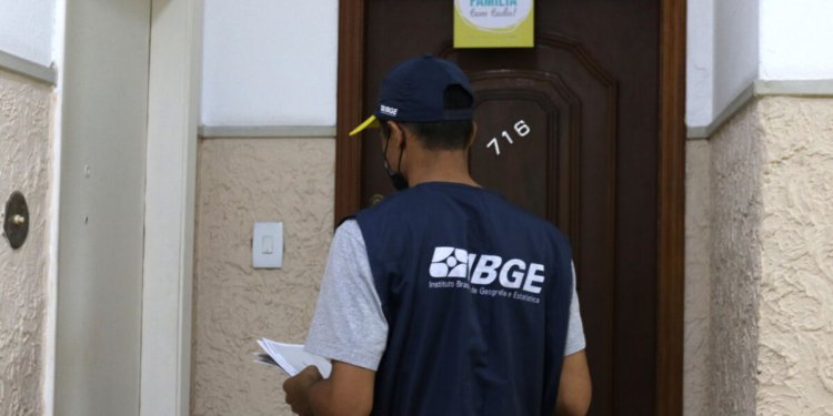 IBGE inicia processo seletivo para 1.414 vagas temporárias com salários de até R$ 5,2 mil