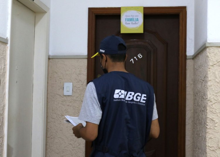 IBGE inicia processo seletivo para 1.414 vagas temporárias com salários de até R$ 5,2 mil