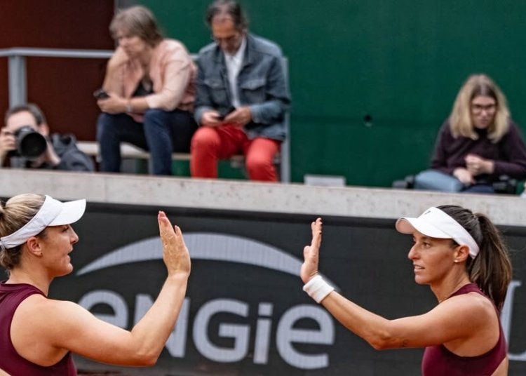 João Fonseca encerra jornada histórica em Roland Garros após derrota para Jakub Mensik