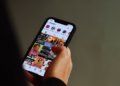 Jovens brasileiros moldam o debate político através de bolhas digitais e isolamento