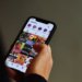 Jovens brasileiros moldam o debate político através de bolhas digitais e isolamento