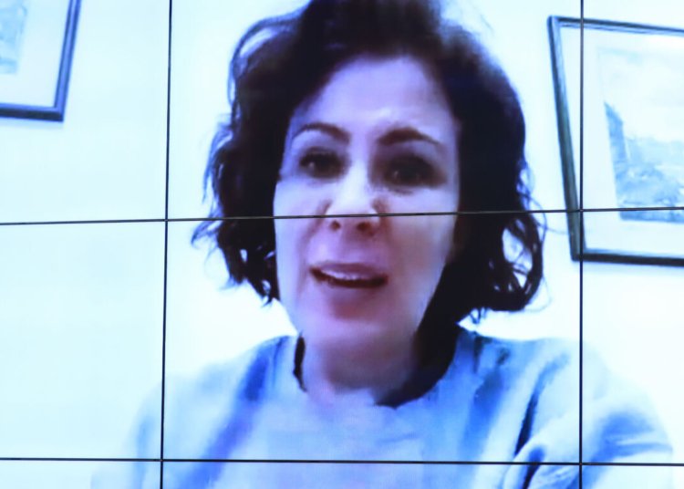 Justiça de São Paulo encerra processo movido pela ex-deputada Carla Zambelli contra jornalista