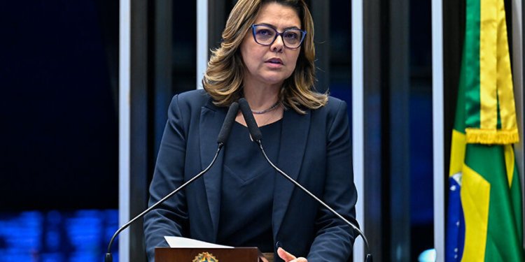 Leila Barros exige explicações do Brb sobre operações financeiras e riscos ao Distrito Federal