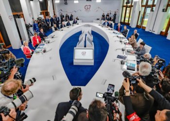 Líderes do G7 buscam estratégias globais para blindar menores de idade no ambiente digital
