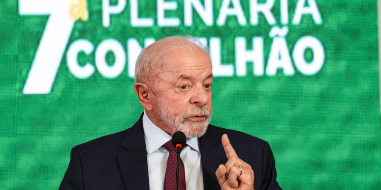 Lula anuncia plano para recuperar 2,5 milhões de celulares roubados via rede dos Correios