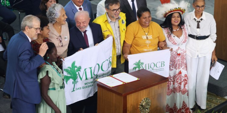 Lula assina decretos para criar novas reservas ambientais e libera bilhões para o clima