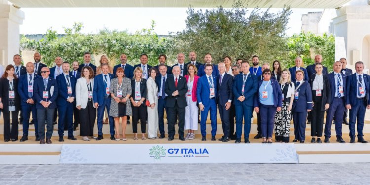 Lula confronta líderes do G7 na França e aponta abismo entre países ricos e pobres