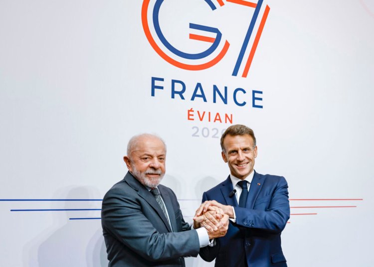 Lula desembarca na França para encontro do G7 com foco em assistência global e segurança