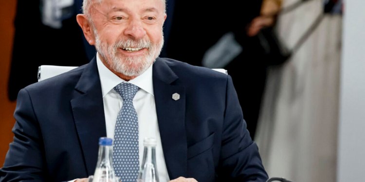 Lula exige engajamento de potências globais no combate às desigualdades durante cúpula do G7