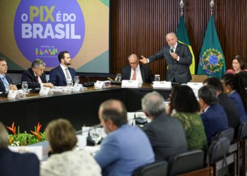 Lula rebate sanções americanas e anuncia ida ao G7