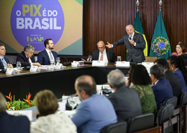 Lula rebate sanções americanas e anuncia ida ao G7