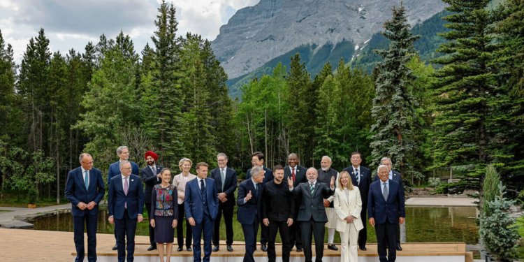 Lula viaja à França para defender reforma da governança global e ajuda financeira no G7