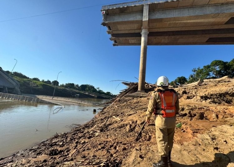 Milhões em ponte desabam e ex-juiz luta pela vida no Acre