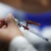 Ministério da Saúde mantém vacinação contra dengue com imunizante japonês Qdenga para crianças