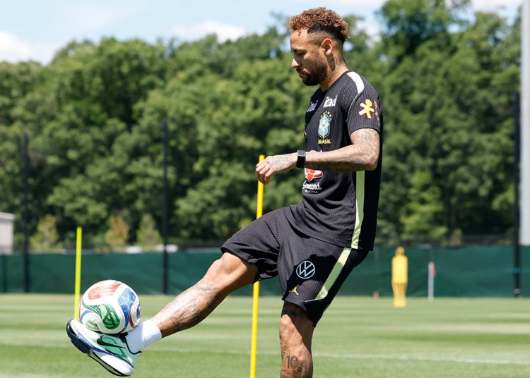 Neymar retorna ao campo de treino enquanto Brasil ajusta elenco para enfrentar o Haiti
