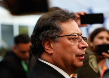 o presidente da colômbia, gustavo petro, fala à imprensa na 19° reunião de cúpula do g20, no museu de arte moderna. foto fernando frazãoagência brasil