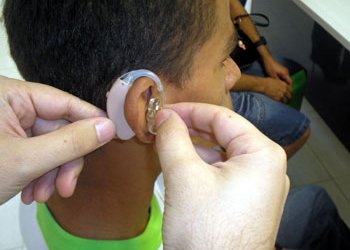 O silêncio ameaçado: um bilhão de jovens podem ter perda auditiva irreversível
