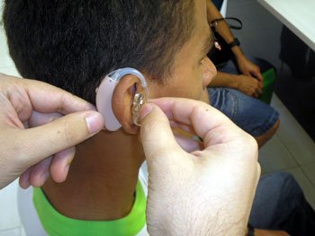 O silêncio ameaçado: um bilhão de jovens podem ter perda auditiva irreversível