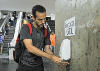 Proposta no Senado exige álcool em gel 70% em transportes e espaços de acesso coletivo
