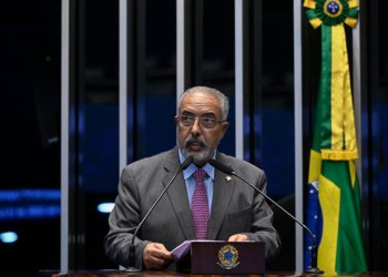 Proposta que extingue escala 6x1 avança no Congresso e ganha forte apoio de Paulo Paim