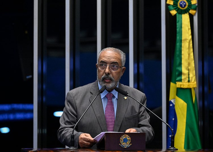 Proposta que extingue escala 6x1 avança no Congresso e ganha forte apoio de Paulo Paim