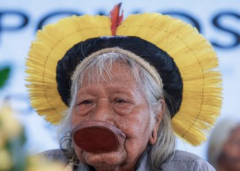 Raoni Metuktire tem melhora discreta na UTI mas segue sem previsão de alta aos 94 anos