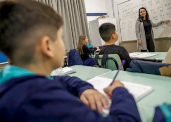 Redes de ensino ganham sobrevida para integrar o novo exame nacional de professores