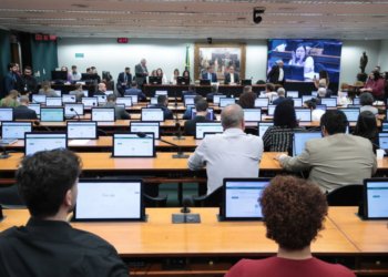 Redução da maioridade penal para 16 anos vence com 44 votos favoráveis na CCJ da Câmara