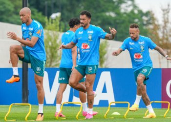 Seleção brasileira embarca para o Texas focada no duelo decisivo contra o Japão pela Copa