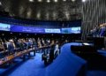 Senado exige plano para reduzir em 50% o descarte de plásticos nos oceanos da costa do Brasil agora