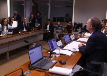 Senadores cobram transparência sobre rombo de 8,8 bilhões de reais no Brb durante audiência