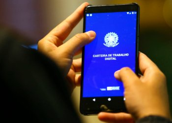 Setor público puxa expansão do mercado de trabalho formal no Brasil em fevereiro de 2026