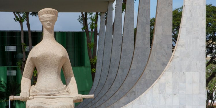 STF veta aposentadoria compulsória como penalidade máxima para magistrados punidos