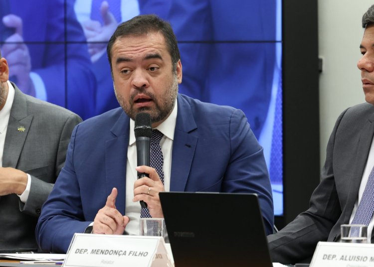 TSE mantém Claudio Castro inelegível e joga disputa pelo governo do Rio para o STF