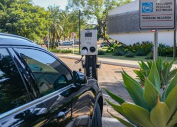 Veículos elétricos enfrentam nova alíquota de 18% e forçam montadoras a iniciar produção local