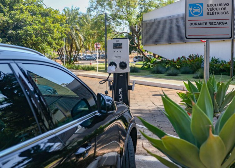 Veículos elétricos enfrentam nova alíquota de 18% e forçam montadoras a iniciar produção local
