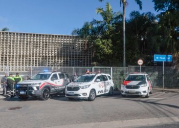 Viúva de motorista morto em atentado contra Gritzbach relata abandono financeiro no tribunal