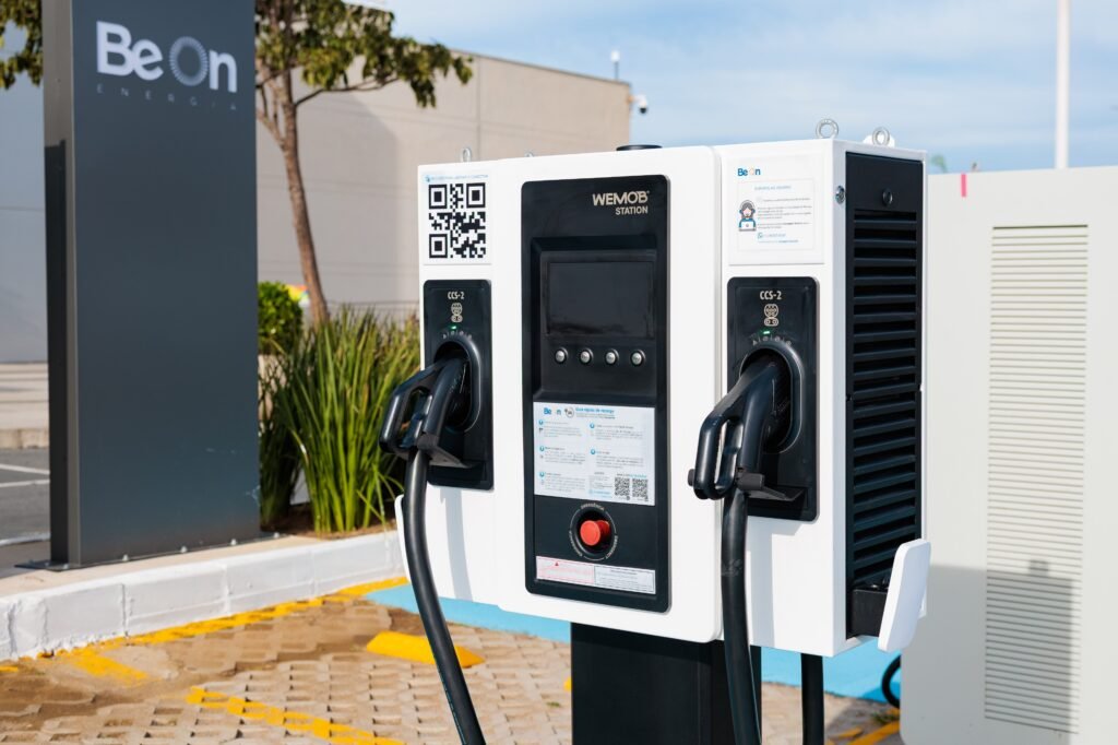 Shopping Vitória inaugura novos eletropostos com recarga rápida para veículos elétricos