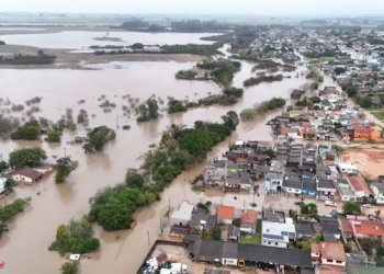 Alerta vermelho de tempestades impõe risco de inundações em municípios do Rio Grande do Sul