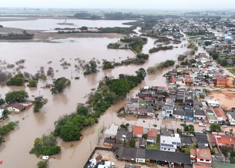 Alerta vermelho de tempestades impõe risco de inundações em municípios do Rio Grande do Sul