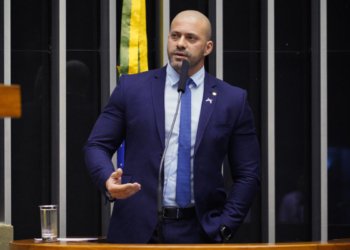 Alexandre de Moraes exige explicações de Daniel Silveira sobre uso do X em vídeo político