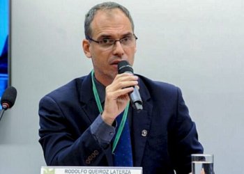 Barril de petróleo dispara e supera a marca de US$ 100 após bloqueios no Mar Vermelho