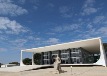 Bolsonaro tenta via STF manter prisão domiciliar e evita transferência para regime fechado