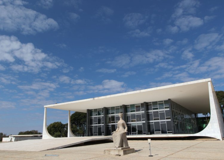 Bolsonaro tenta via STF manter prisão domiciliar e evita transferência para regime fechado