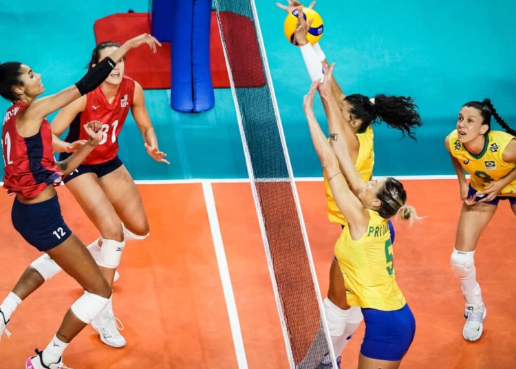 Brasil encerra fase da VNL com derrota para os EUA e perda de Júlia Kudiess por lesão