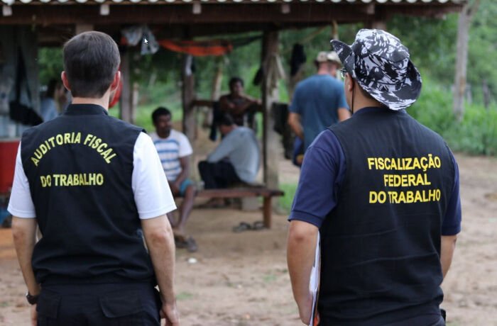 Brasil rejeita tarifas dos EUA e protege exportações com selo contra trabalho escravo